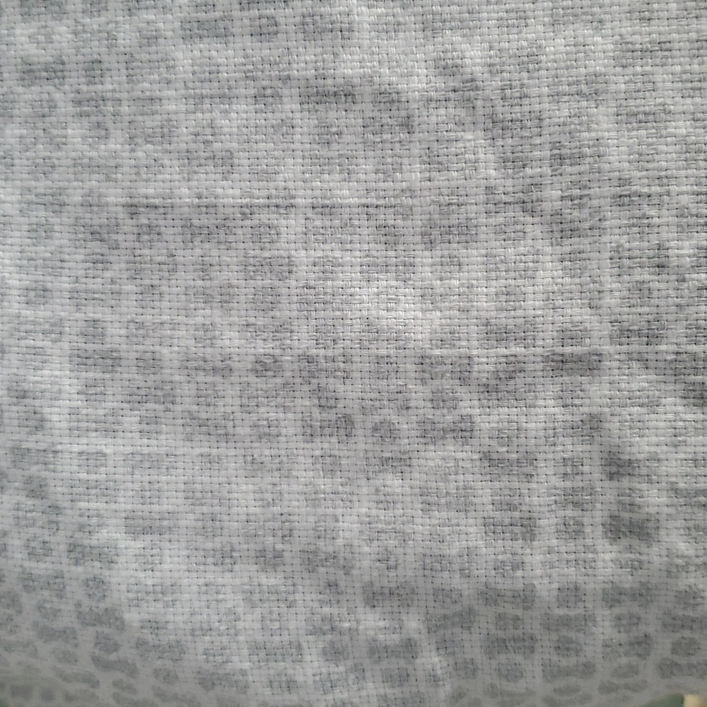 Pair of 84in blackout curtains - Picture 2 of 3